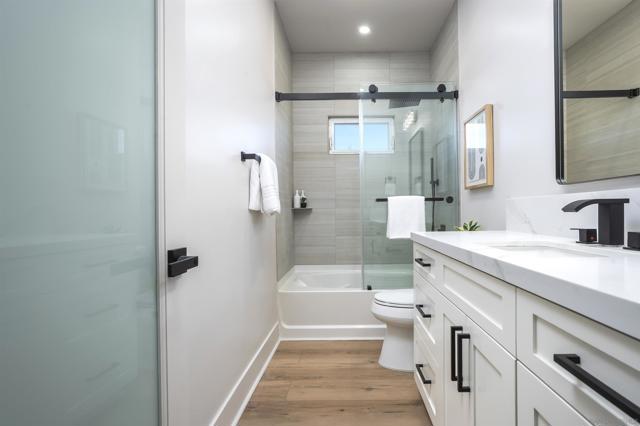 Image 45 of 75 For 4593 Coronado Ave