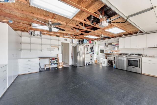 4318 Ellen Way, Union City CA: https://media.crmls.org/mediaz/b3d291e4-0305-4587-9ebc-b227a7a19996.jpg