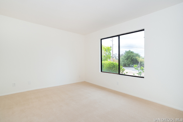 627 Elm Tree LN, Fallbrook CA: https://media.crmls.org/mediaz/b3d2f84a-dce8-491f-a81d-4078026297b9.jpg