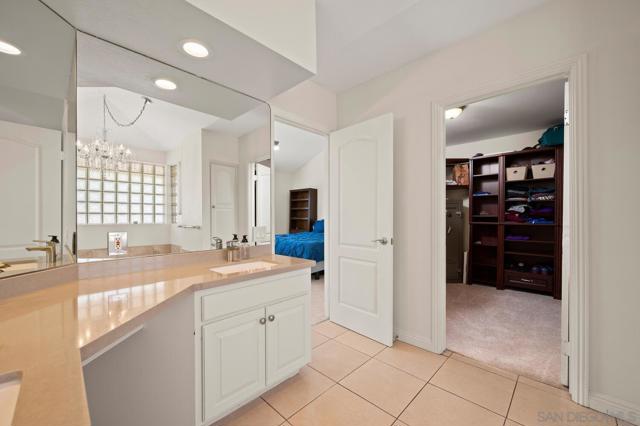 4048 Raffee Dr, San Diego CA: https://media.crmls.org/mediaz/b3d34809-31ec-47e0-8335-62dd0de8c680.jpg