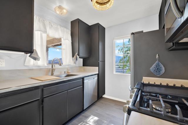 10357 Azuaga St, San Diego CA: https://media.crmls.org/mediaz/b3d34c21-fe30-44f2-9880-332448a503cc.jpg