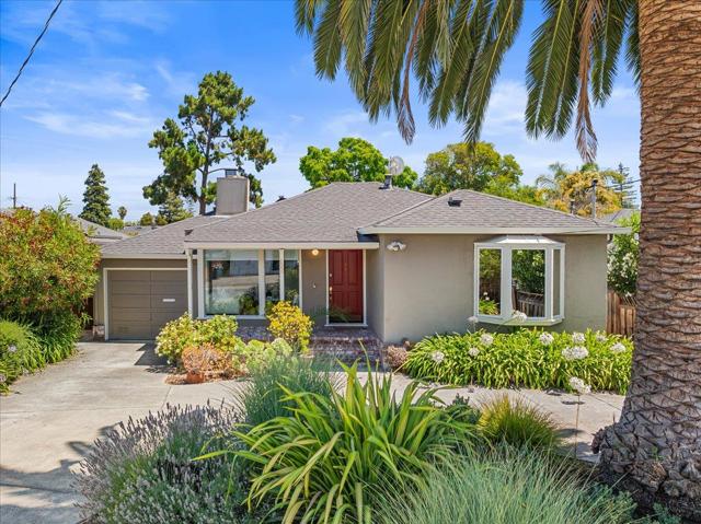 820 Eighth Avenue, Redwood City CA: https://media.crmls.org/mediaz/b3d382a9-68cf-4576-a15f-a45f7ef29712.jpg
