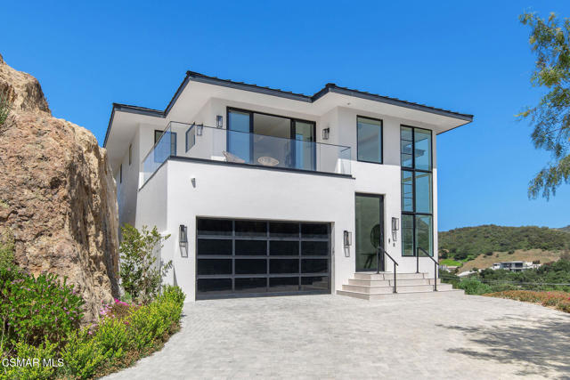 118 Giles Road, Lake Sherwood CA: https://media.crmls.org/mediaz/b3d3a7e7-6c41-4721-a34d-8683324b3e15.jpg