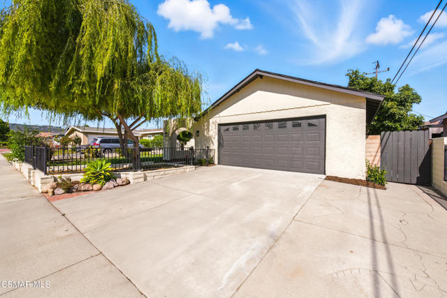 1088 Durkin Street, Camarillo CA: https://media.crmls.org/mediaz/b3d3f631-d0b4-4f8d-ad0e-8b4f7c18c134.jpg