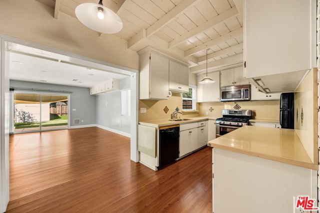 15217 Hartsook Street photo 9