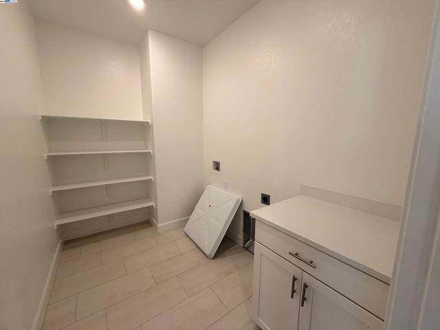 10349 Baldy Dr, Stockton CA: https://media.crmls.org/mediaz/b3d44b59-3bde-4531-bca5-1f6b2d27c913.jpg