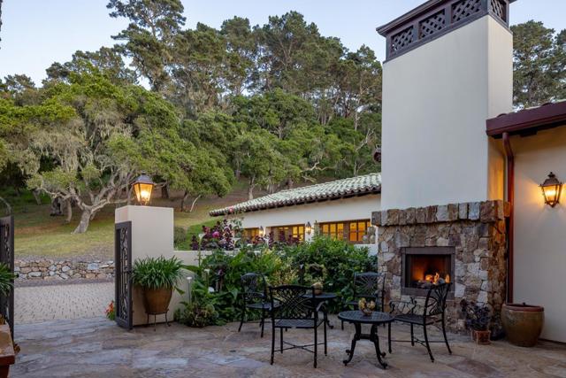 7595 Paseo Vista, Monterey CA: https://media.crmls.org/mediaz/b3d4c8e3-e49e-4495-8cbd-42539f2288f1.jpg