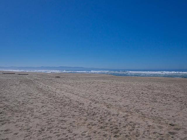 372 Oceanview Drive, La Selva Beach CA: https://media.crmls.org/mediaz/b3d4cede-27f5-42fb-a159-5b799341a2c8.jpg