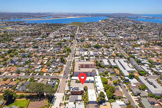 4750 Noyes St, San Diego CA: https://media.crmls.org/mediaz/b3d4da49-bdc1-4af3-8cd7-4d929f21d46e.jpg