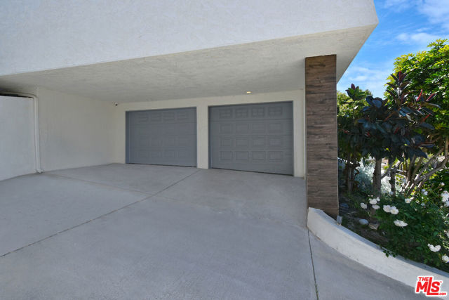 3539 Alana Drive, Sherman Oaks CA: https://media.crmls.org/mediaz/b3d52695-a21c-43e8-8f39-b02ea2a0ea30.jpg
