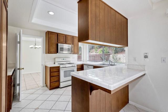 169 Camino Entrada, Chula Vista CA: https://media.crmls.org/mediaz/b3d52af3-53d4-4731-8072-553a006109e7.jpg