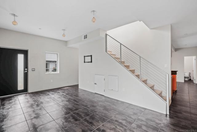 991 Sigsbee St, San Diego CA: https://media.crmls.org/mediaz/b3d53b76-15e0-4115-877c-8c1d15aafe5e.jpg