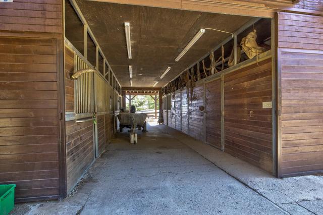 5281 Chiles Pope Valley Rd,  CA: https://media.crmls.org/mediaz/b3d55406-2148-4a56-a4b4-fd4930745dd3.jpg