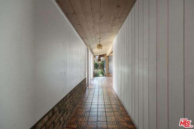 8400 Encino Avenue, Northridge CA: https://media.crmls.org/mediaz/b3d58cc0-869c-4e41-ade7-63354ff22d85.jpg