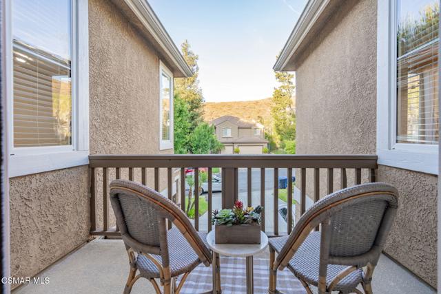 535 Winncastle Street, Simi Valley CA: https://media.crmls.org/mediaz/b3d5c3e1-af4e-4789-81cd-f771a4bf042e.jpg