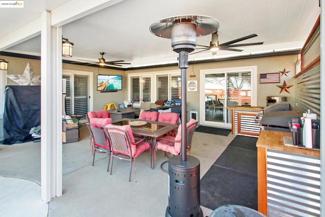 3050 Browning Ct, Brentwood CA: https://media.crmls.org/mediaz/b3d5f154-0358-41f1-8e13-224159343624.jpg