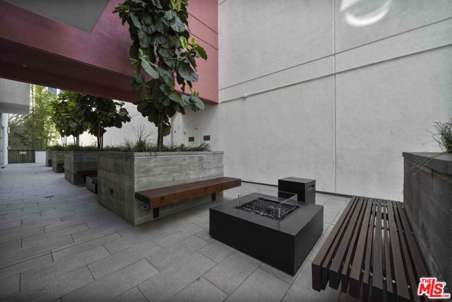 1234 Wilshire Boulevard, Los Angeles CA: https://media.crmls.org/mediaz/b3d62393-cf2e-4091-8feb-5194b4250826.jpg