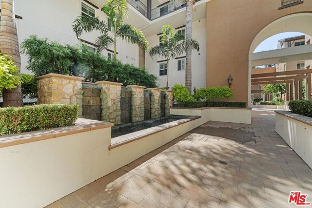 13031 Villosa Place, Playa Vista CA: https://media.crmls.org/mediaz/b3d66a7f-d387-499a-8911-544354d81924.jpg