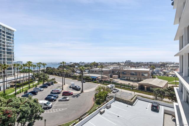 1830 Avenida Del Mundo, Coronado CA: https://media.crmls.org/mediaz/b3d67f17-fa50-4803-8ca2-03e9527067a8.jpg