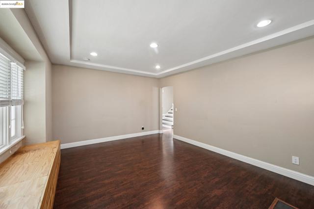 Image 11 of 60 For 1063 32nd St