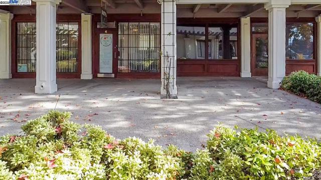 91 Gregory Ln #8, Pleasant Hill CA: https://media.crmls.org/mediaz/b3d7a696-f47a-4324-aff4-163b8ac00e0e.jpg