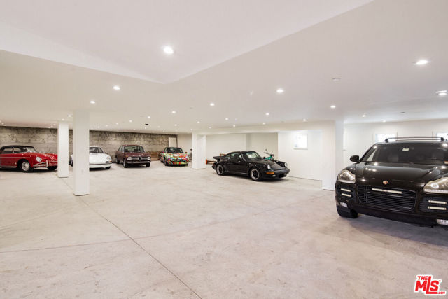 934 1st Street, Manhattan Beach CA: https://media.crmls.org/mediaz/b3d8056e-1b01-432a-9df1-48f4b131f3d0.jpg