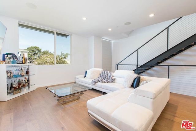 6566 W 85Th Place, Los Angeles CA: https://media.crmls.org/mediaz/b3d88576-28a1-405c-a89f-95efb779fe75.jpg