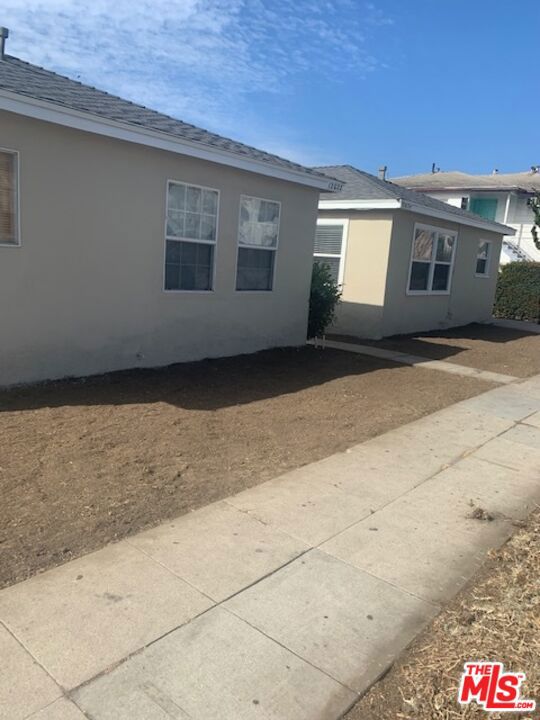 12022 W Washington Boulevard, Los Angeles CA: https://media.crmls.org/mediaz/b3d8aebf-686e-4ac2-8060-6a76b3c94b61.jpg