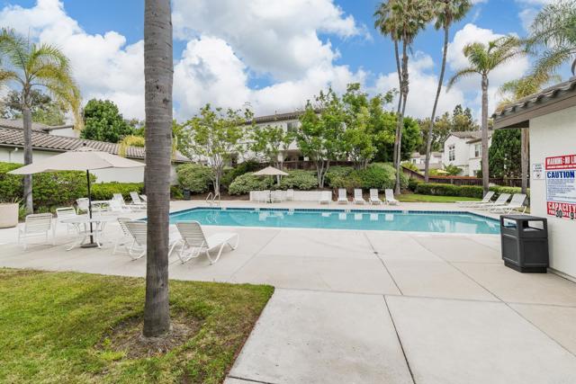 3767 Carmel View Rd #4, San Diego CA: https://media.crmls.org/mediaz/b3d8e1d3-8317-48dc-80ca-c36a9c0e84d8.jpg