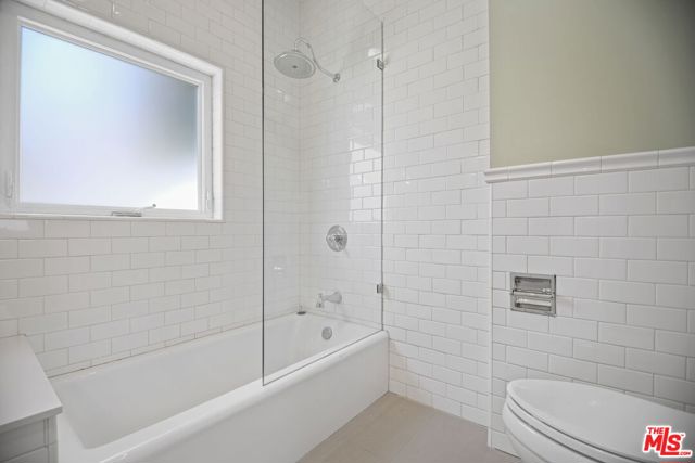 1210 Cabrillo Avenue, Venice CA: https://media.crmls.org/mediaz/b3d8e420-67cd-4a7a-aa3b-afe9304c31f3.jpg