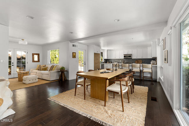 1601 El Rito Avenue, Glendale CA: https://media.crmls.org/mediaz/b3d8eac1-670a-4210-ab27-3d1f7dd7d196.jpg