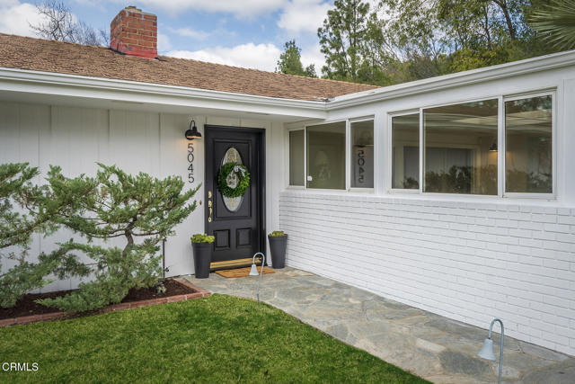 5045 Redwillow Lane, La Canada Flintridge CA: https://media.crmls.org/mediaz/b3d946d6-4621-4a24-95bd-4e87f4b55f6b.jpg