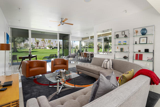 26 Lakeview Circle, Palm Springs CA: https://media.crmls.org/mediaz/b3d9696c-d822-4cd9-9569-d8f15a548607.jpg