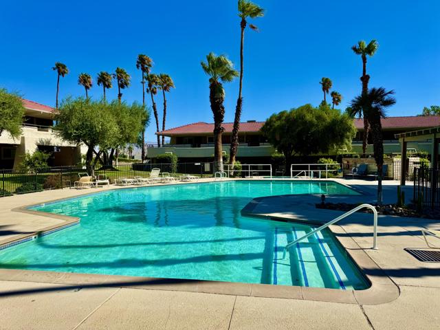 550 N Villa Court, Palm Springs CA: https://media.crmls.org/mediaz/b3d992ba-1ccd-41a8-94aa-9d9c06db4a45.jpg