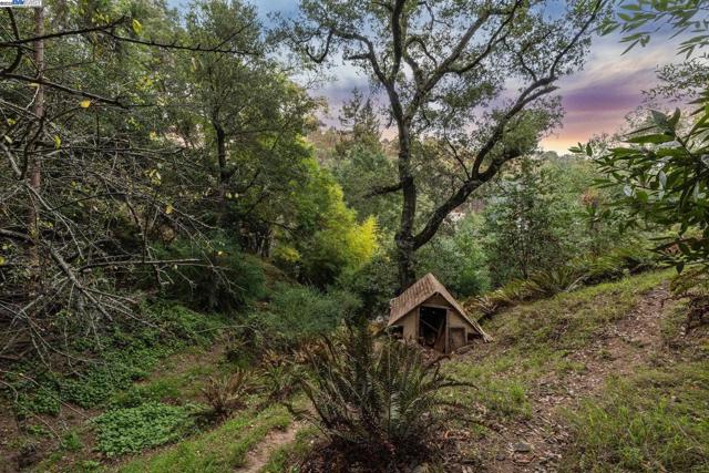 7171 HOMEWOOD DRIVE, Oakland CA: https://media.crmls.org/mediaz/b3d9ade1-789b-4460-87df-85615c2cf9aa.jpg