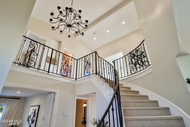2328 Otono Circle, Thousand Oaks CA: https://media.crmls.org/mediaz/b3d9b425-9641-4db9-8fe2-8ee01468ddf4.jpg