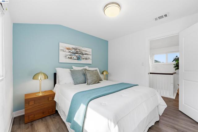 11593 Ladera Ct, Dublin CA: https://media.crmls.org/mediaz/b3d9f66d-f8a9-4715-9144-95513deaa029.jpg