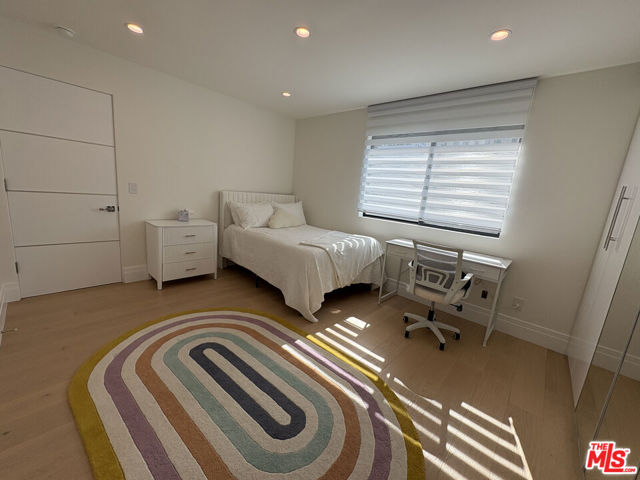 10520 Ashton Avenue, Los Angeles CA: https://media.crmls.org/mediaz/b3d9f8ef-d49a-4eac-847b-576aad5d0137.jpg
