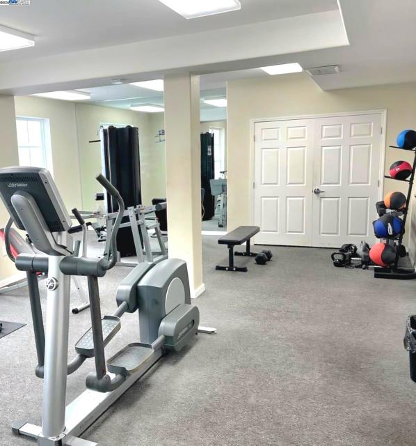 1121 40th Street, Emeryville CA: https://media.crmls.org/mediaz/b3da2c3f-d9d7-4377-96c1-67e8572b4532.jpg