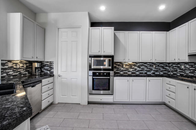 78858 Breckenridge Drive, La Quinta CA: https://media.crmls.org/mediaz/b3db01cf-9cab-47dc-946a-a926cf03e4df.jpg