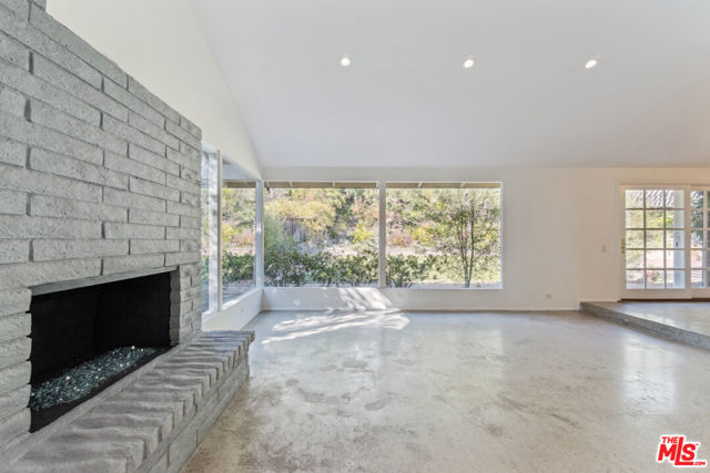 13443 Bayliss Road, Los Angeles CA: https://media.crmls.org/mediaz/b3db334d-cbcc-42bd-8370-ae22dffdc364.jpg