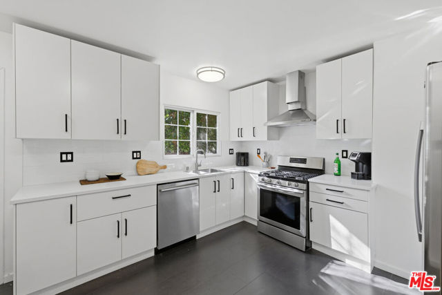837 Westmount Drive, West Hollywood CA: https://media.crmls.org/mediaz/b3db4865-01c0-4e9d-b67e-a18bda6b4c50.jpg