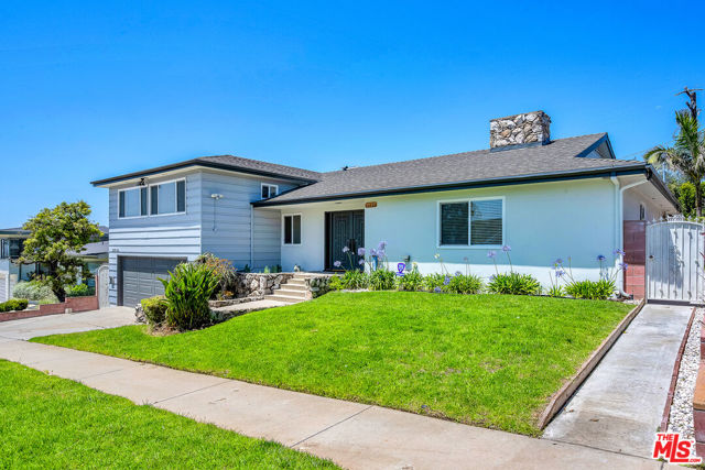 5137 Reynier Avenue, Los Angeles CA: https://media.crmls.org/mediaz/b3db4c32-cd77-44bf-8eef-eca0b116503d.jpg