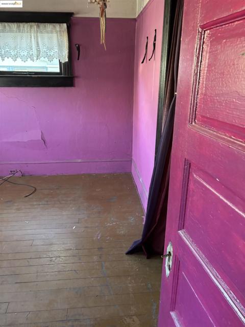 35 Randwick Ave, Oakland CA: https://media.crmls.org/mediaz/b3dc0e18-a279-4284-85d2-46be791c3ecf.jpg