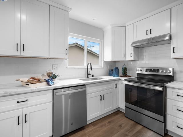17914 Joseph Dr, Castro Valley CA: https://media.crmls.org/mediaz/b3dc5ef8-5442-4ce0-ab96-0084f235231d.jpg