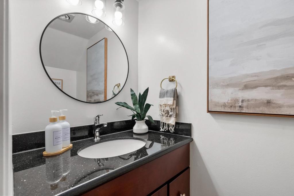 https://media.crmls.org/mediaz/b3dcec8f-690e-48db-a358-54d9522410bd.jpg?preset=X-Large