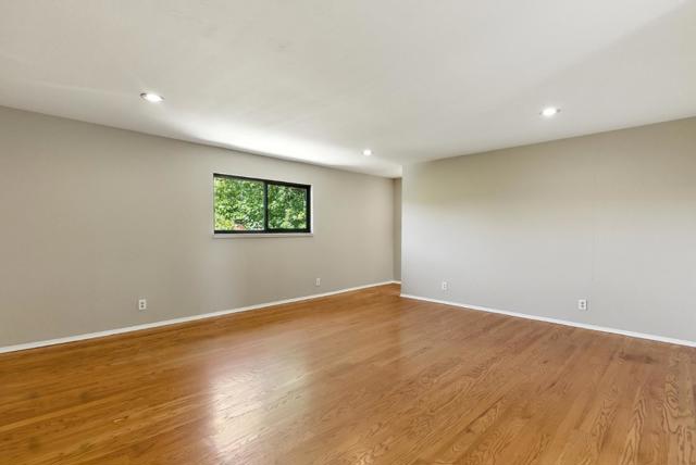 4189 Glenmont Drive, San Jose CA: https://media.crmls.org/mediaz/b3dcf534-c6ee-4c66-93f2-357180919051.jpg