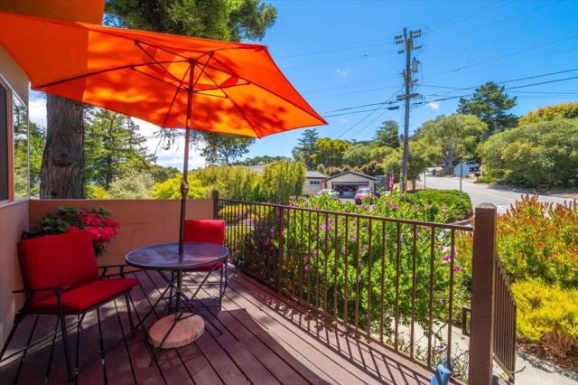 152 Mar Vista Drive, Monterey CA: https://media.crmls.org/mediaz/b3dd1c03-6e13-4121-bd0a-060996599b68.jpg