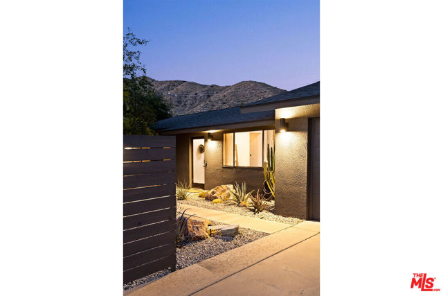 11051 Pinon Avenue, Morongo Valley CA: https://media.crmls.org/mediaz/b3dd21fc-1596-44b8-ab75-a2907f00856b.jpg