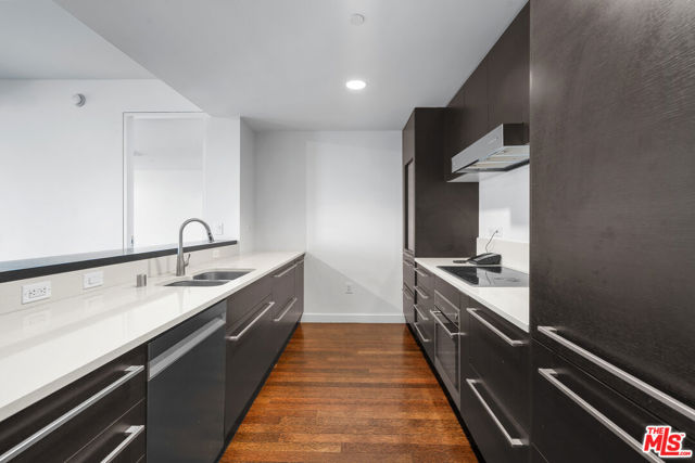 6250 HOLLYWOOD Boulevard, Los Angeles CA: https://media.crmls.org/mediaz/b3ddc4b0-cb6a-4c9d-b1a6-eddc258da9af.jpg